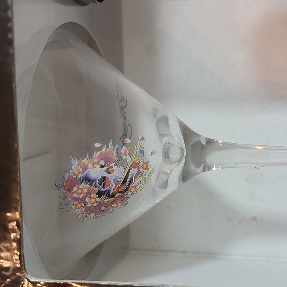 Ed Hardy Martini Shaker Set - Includes Glass Shaker And Two Martini Glasses New - Picture 4 of 6